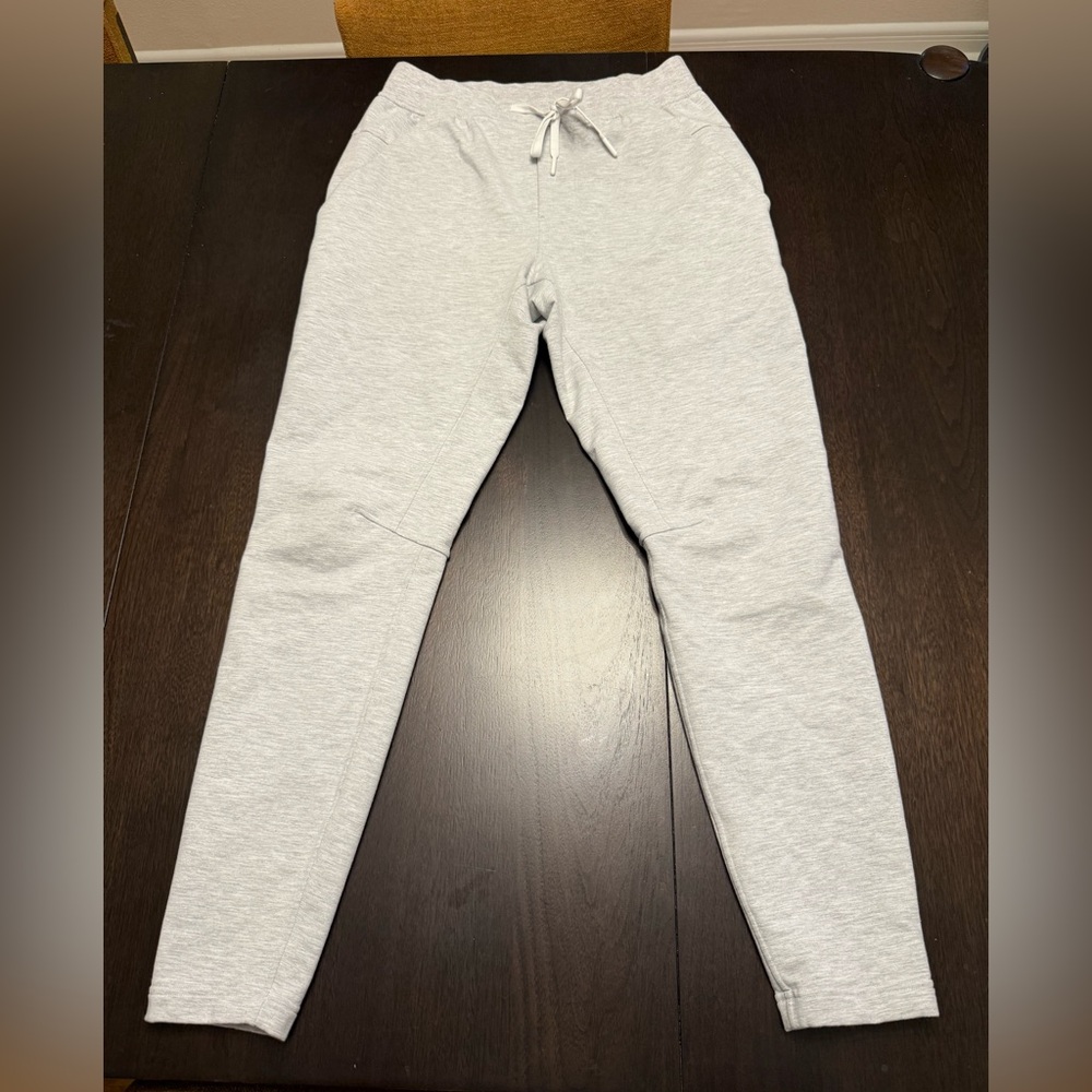 Lululemon City Sweat Pant Slim
Heathered Ultra Light Grey / Sea Salt